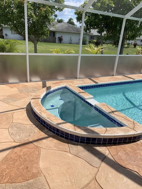 Pool coping in decorative concrete