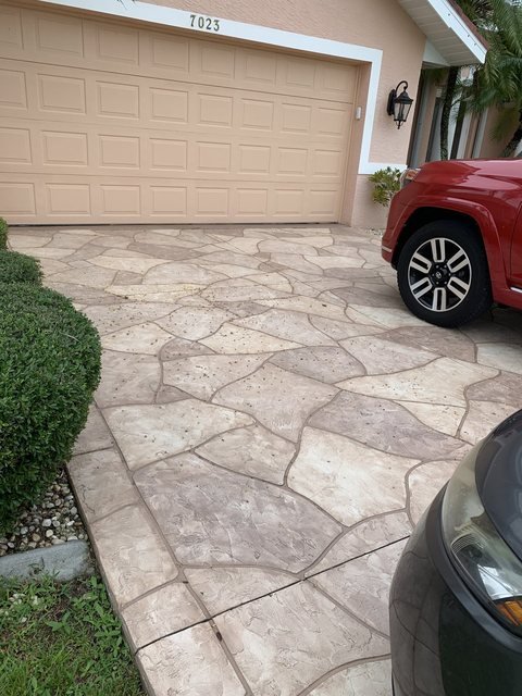 Driveway in decorative concrete