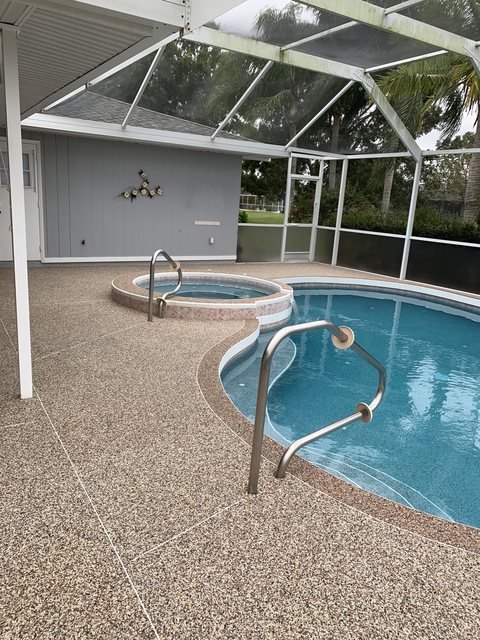 Pool deck in river rock