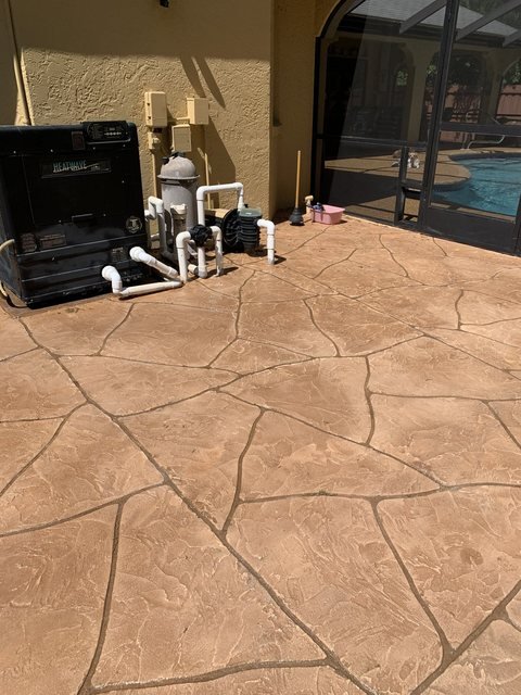 Pool deck in decorative concrete