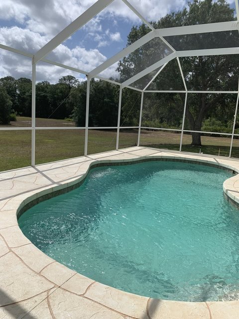 Pool deck in decorative concrete