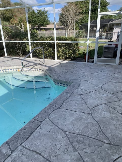 Pool deck in decorative concrete