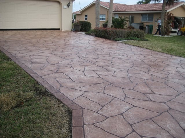 Driveway in decorative concrete