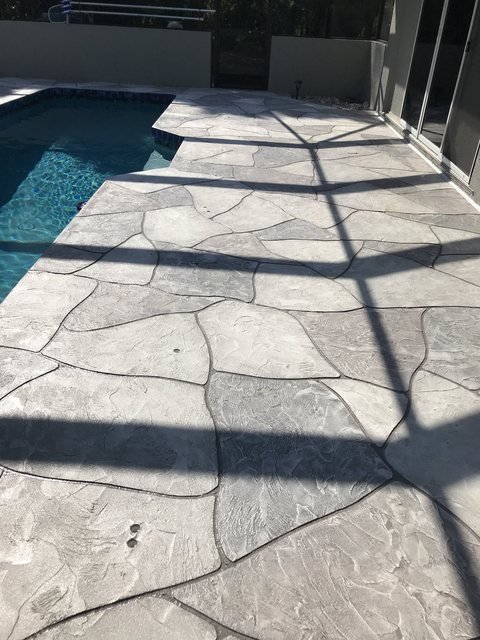 Pool deck in decorative concrete