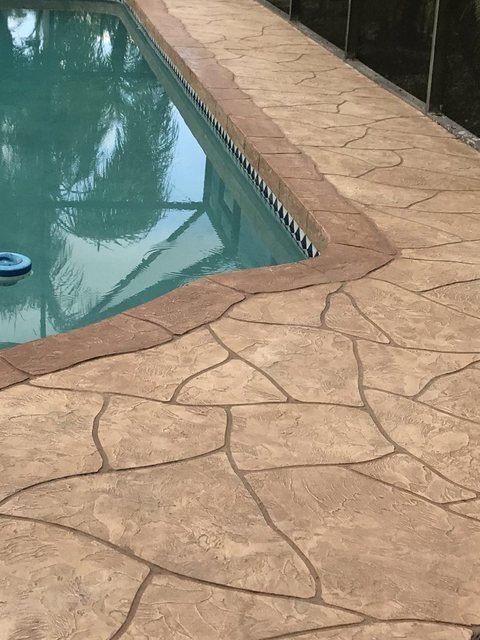 Pool coping in decorative concrete
